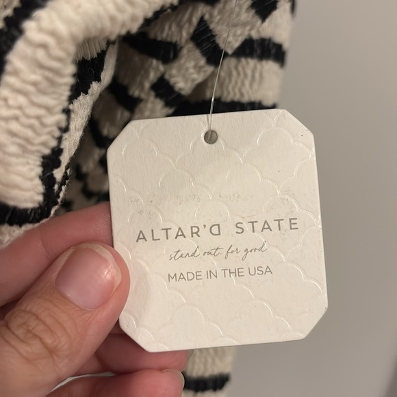 Altar’d State Cropped Stripe V-Neck Sweater Sz XL NWT - Picture 3 of 6